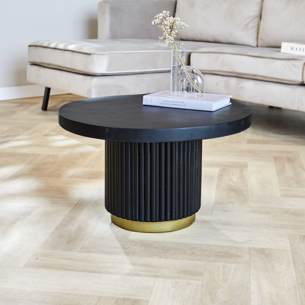 Tavolino Elora Dimehouse Nero LxLxA 65x65x9,5 cm Legno di mango Foto atmosferica vista frontale diagonale