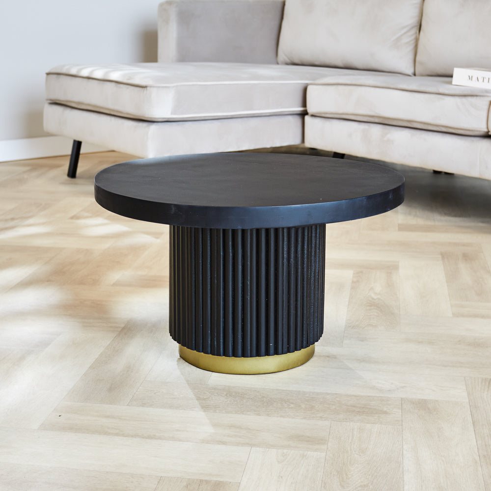 Tavolino Elora Dimehouse Nero LxLxA 65x65x9,5 cm Legno di mango Vista frontale della foto suggestiva