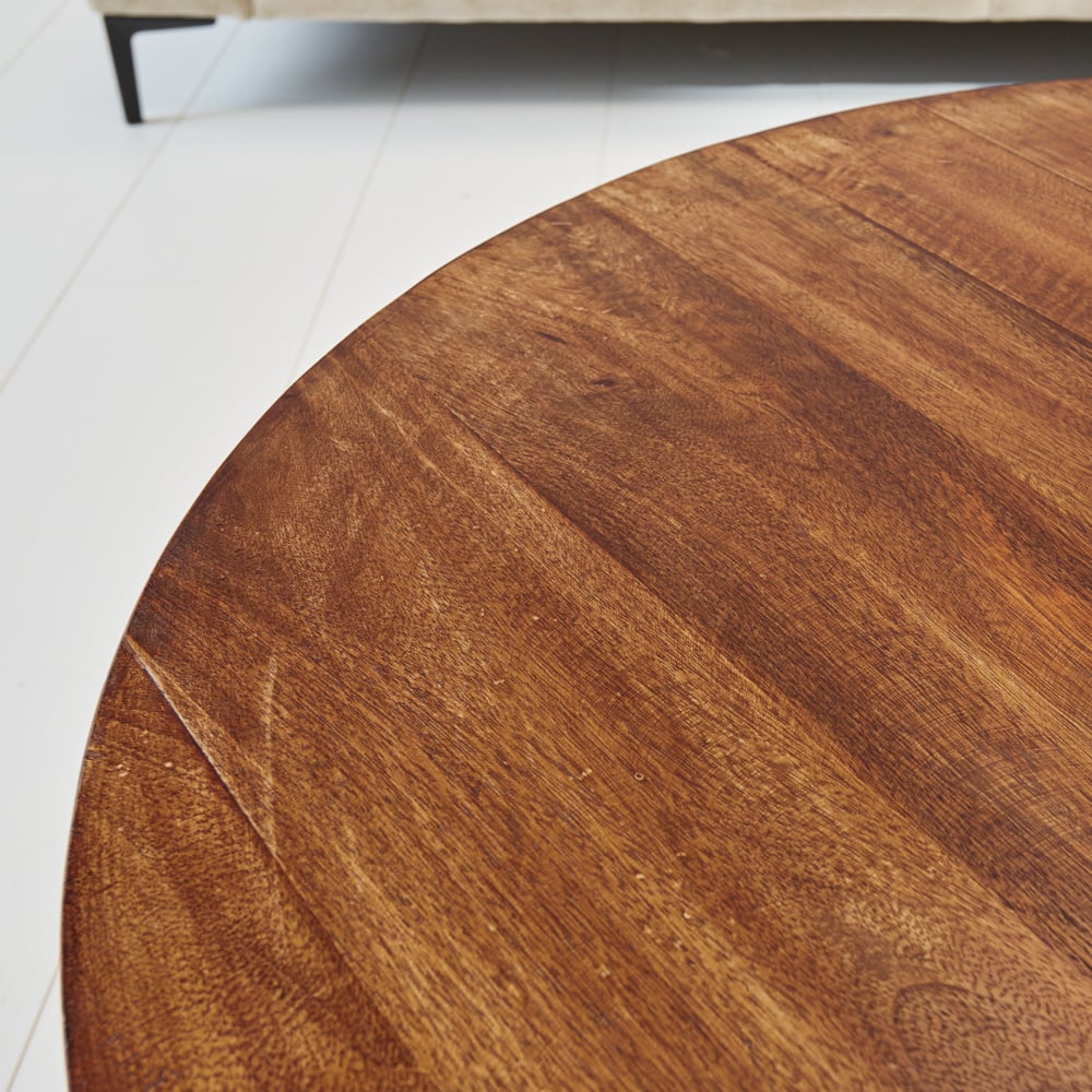 Tavolino Oxis Wood Dimehouse Marrone LxPxH 92x92x43 Legno di mango Dettaglio fotografico atmosferico