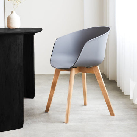 Sedia per sala da pranzo Herning Dimehouse Grigio LxPxA 68x60x51 Plastica Foto atmosferica vista laterale