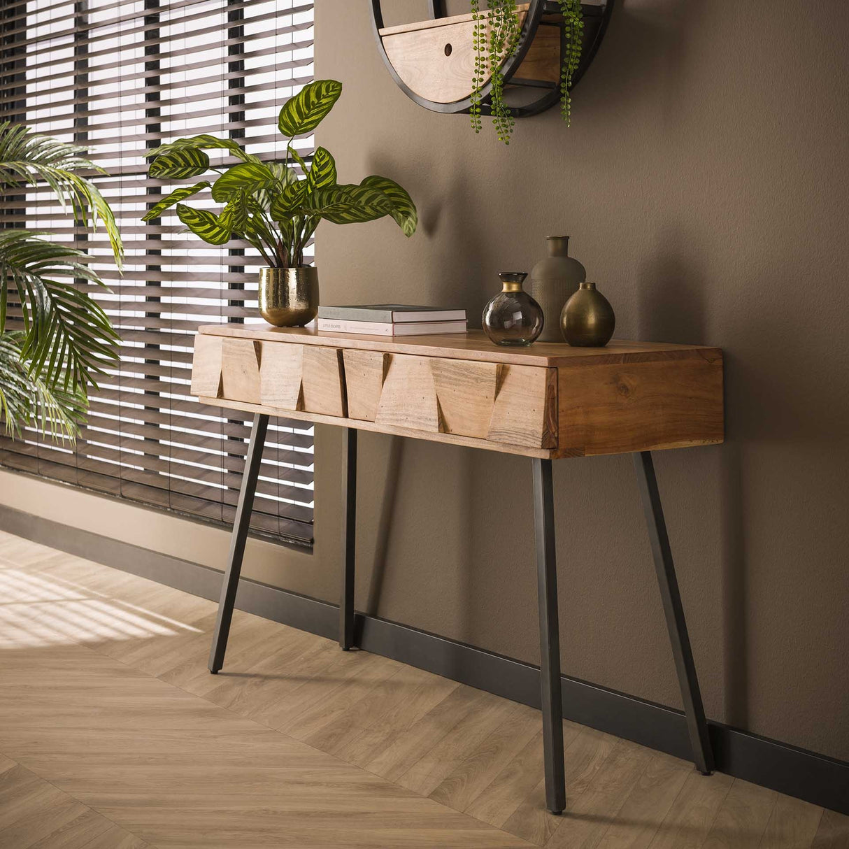 Toeletta Alisa DH Interior Acacia LxLxH 125x46x23 Legno di acacia Foto atmosferica vista frontale diagonale