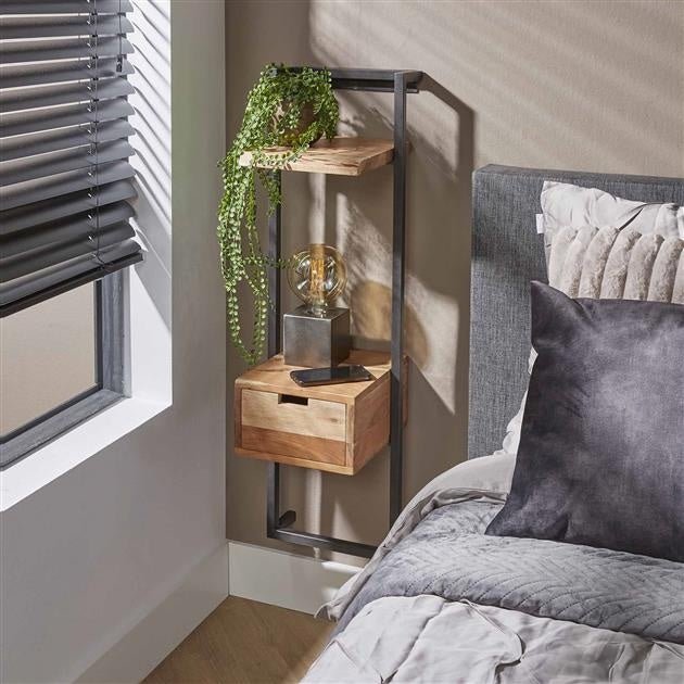 Comodino Naomi DH Interior Acacia LxPxH 103x35x20 Legno di acacia Foto atmosferica vista frontale diagonale
