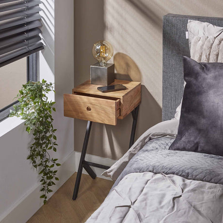 Comodino Lennard DH Interior Acacia LxLxH 55x35x20 Legno di acacia Foto ambientale in situazione