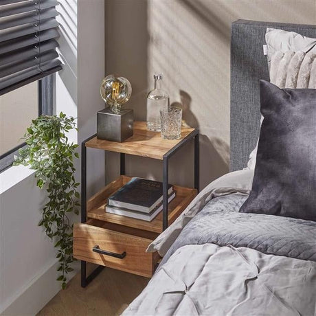 Comodino Paul DH Interior Acacia LxLxH 60x39x28 Legno di acacia Foto atmosferica vista frontale diagonale