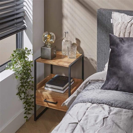 Comodino Paul DH Interior Acacia LxLxH 60x39x28 Legno di acacia Foto atmosferica vista frontale diagonale