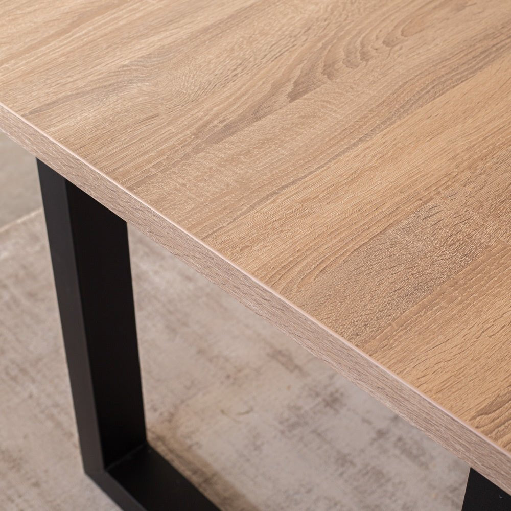 Piano del tavolo in rovere Lenzo Robson Dimehouse Marrone LxPxH 192x103x7 Melamina Dettaglio fotografico atmosferico