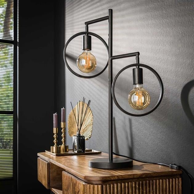 Lampada da tavolo Hennes DH Interior Carbone LxLxH 61x40x12 Metallo Foto atmosferica vista frontale diagonale