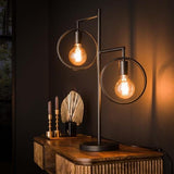 Lampada da tavolo Hennes DH Interior Charcoal LxWxH 61x40x12 Metallo Foto atmosferica in situazione