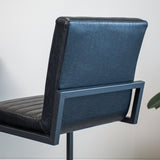 Sgabello Kuba Dimehouse Nero LxWxH 93x58x53 Ecopelle Dettaglio fotografico atmosferico
