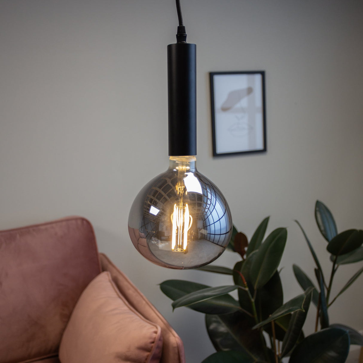Lampada a sospensione Katie Smokey Dimehouse Antracite LxPxH 29x22x21 Vetro Dettaglio fotografico atmosferico