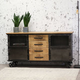 Credenza Bryce Dimehouse Marrone LxPxH 153x80x40 Legno di mango Vista frontale della foto suggestiva
