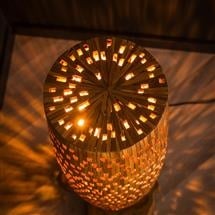 Lampada da terra Elia DH Interni Legno di Teak Teak Foto di dettaglio atmosferico