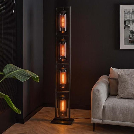 Lampada da terra Hilda DH Interior Nero LxLxH 190x41x29 Metallo Foto atmosferica vista frontale diagonale