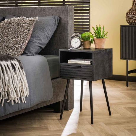 Comodino Hazel DH Interior Mango LxLxH 41x41x31 Legno di mango Foto atmosferica vista frontale diagonale