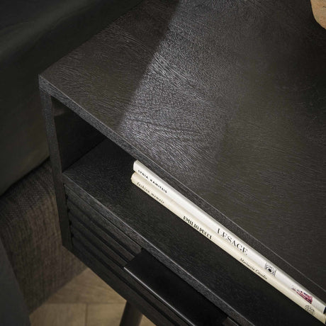 Comodino Hazel DH Interior Mango LxLxH 41x41x31 Legno di mango Dettaglio fotografico atmosferico