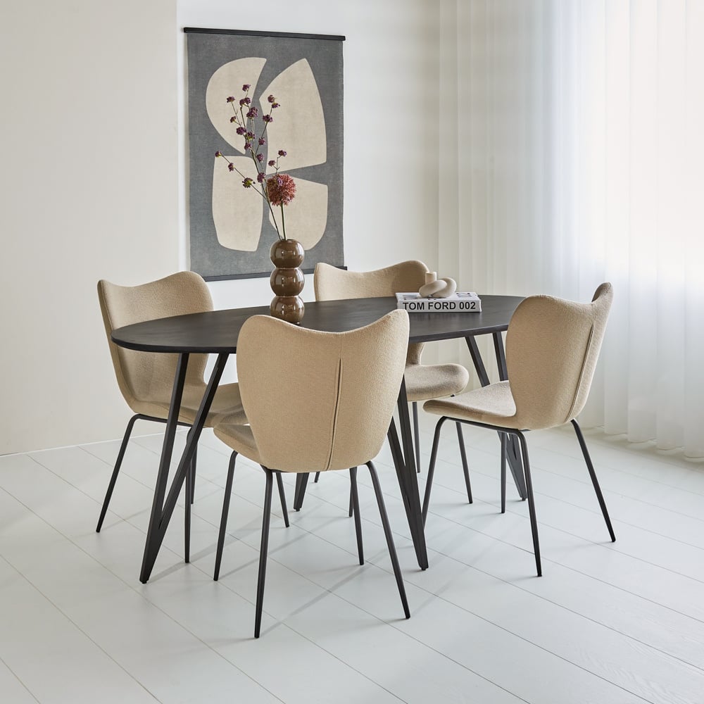 Tavolo da pranzo Cesare Dimehouse Nero LxPxA 195x105x9 Legno di mango Foto atmosferica vista frontale diagonale