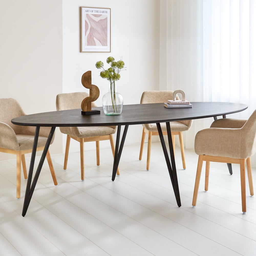 Tavolo da pranzo Cesare Dimehouse Nero LxPxH 256x116x9 Legno di mango Foto atmosferica vista frontale diagonale