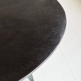 Tavolo da pranzo Cesare Dimehouse Nero LxPxH 276x116x9 Legno di mango Foto atmosferica vista frontale diagonale