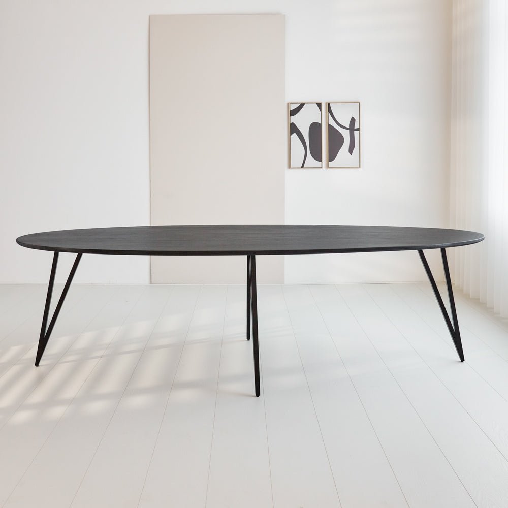 Tavolo da pranzo Cesare Dimehouse Nero LxPxH 276x116x9 Legno di mango Foto atmosferica vista frontale diagonale